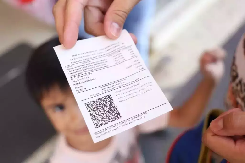 Consumidor recebe canhoto da nota fiscal em Campo Grande