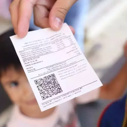 Consumidor recebe canhoto da nota fiscal em Campo Grande