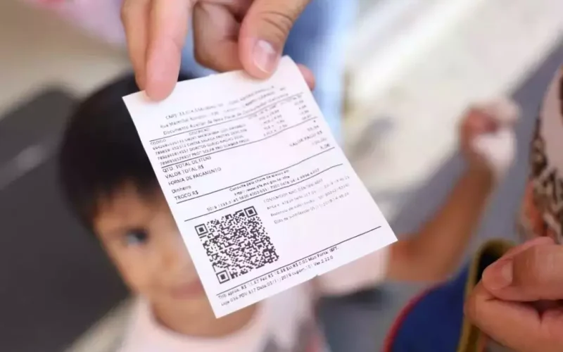 Consumidor recebe canhoto da nota fiscal em Campo Grande